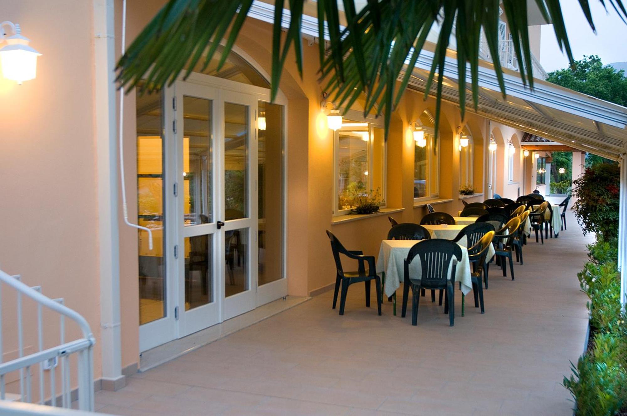 Hotel Panoramica Salò Eksteriør bilde
