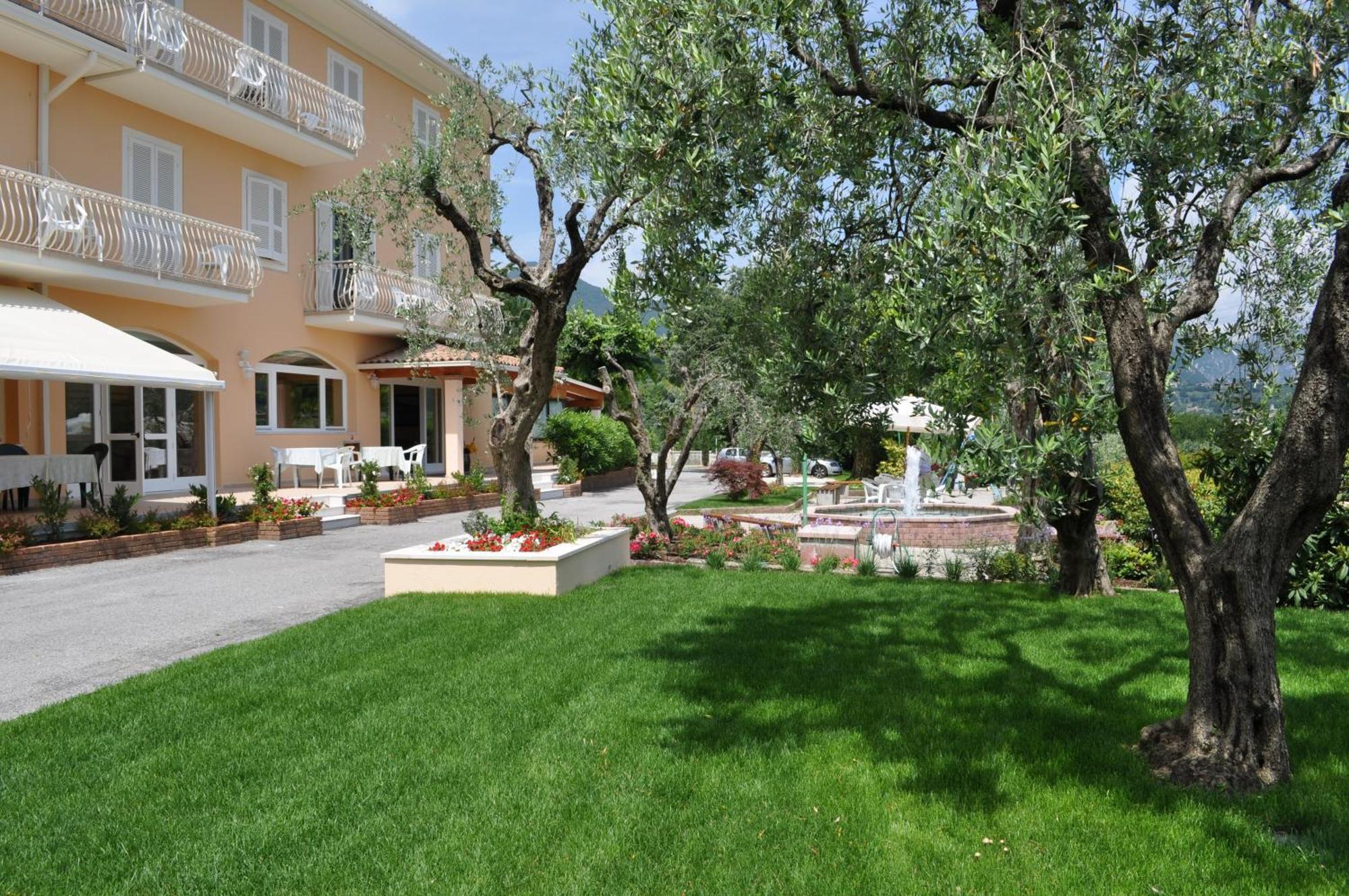 Hotel Panoramica Salò Eksteriør bilde
